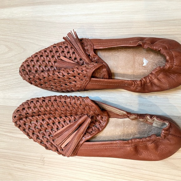 Anthropologie Bird of Flight Woven Leather Slip On Flats With Tassel Size 9 - Picture 3 of 7